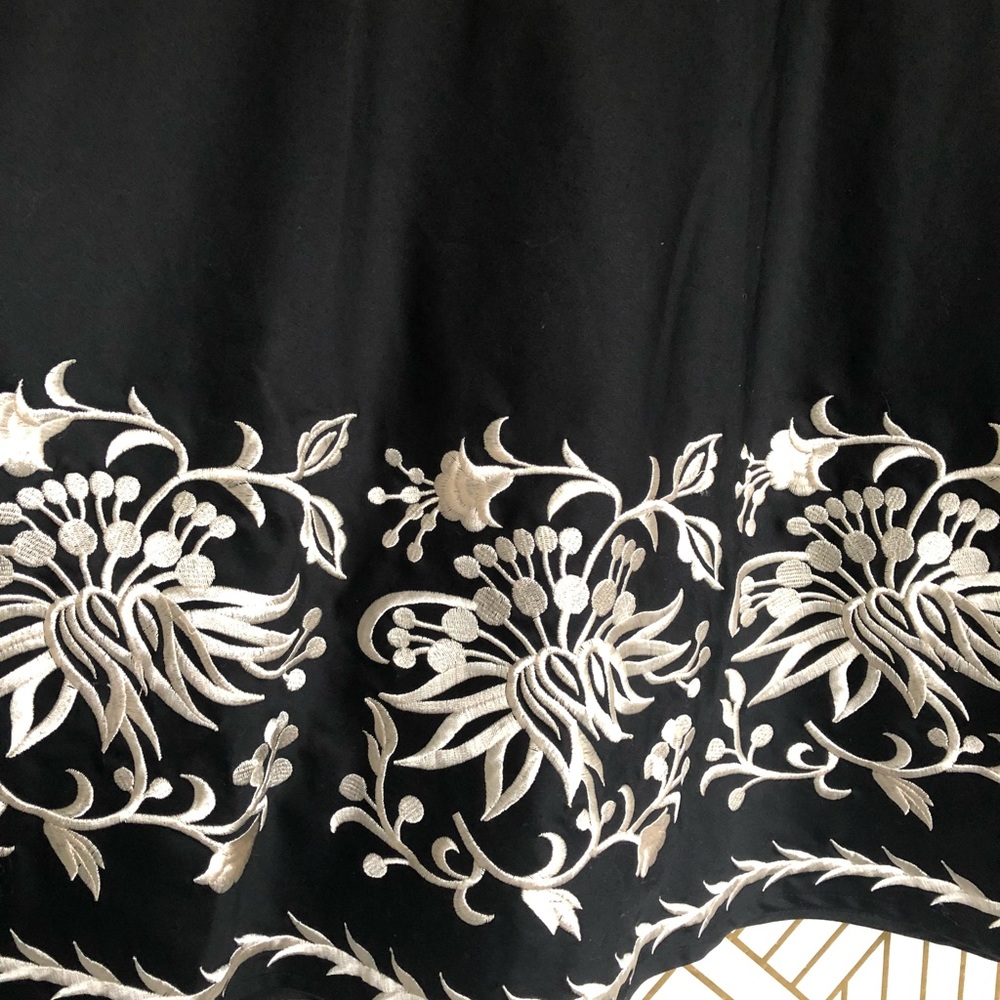 White House Black Market A line embroidered skirt - Picture 5 of 6